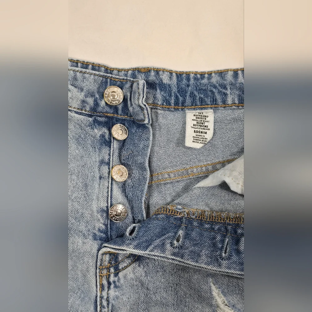 & Denim By H & M Boyfriend Shorts Distressed Women's Regular Waist Size 6